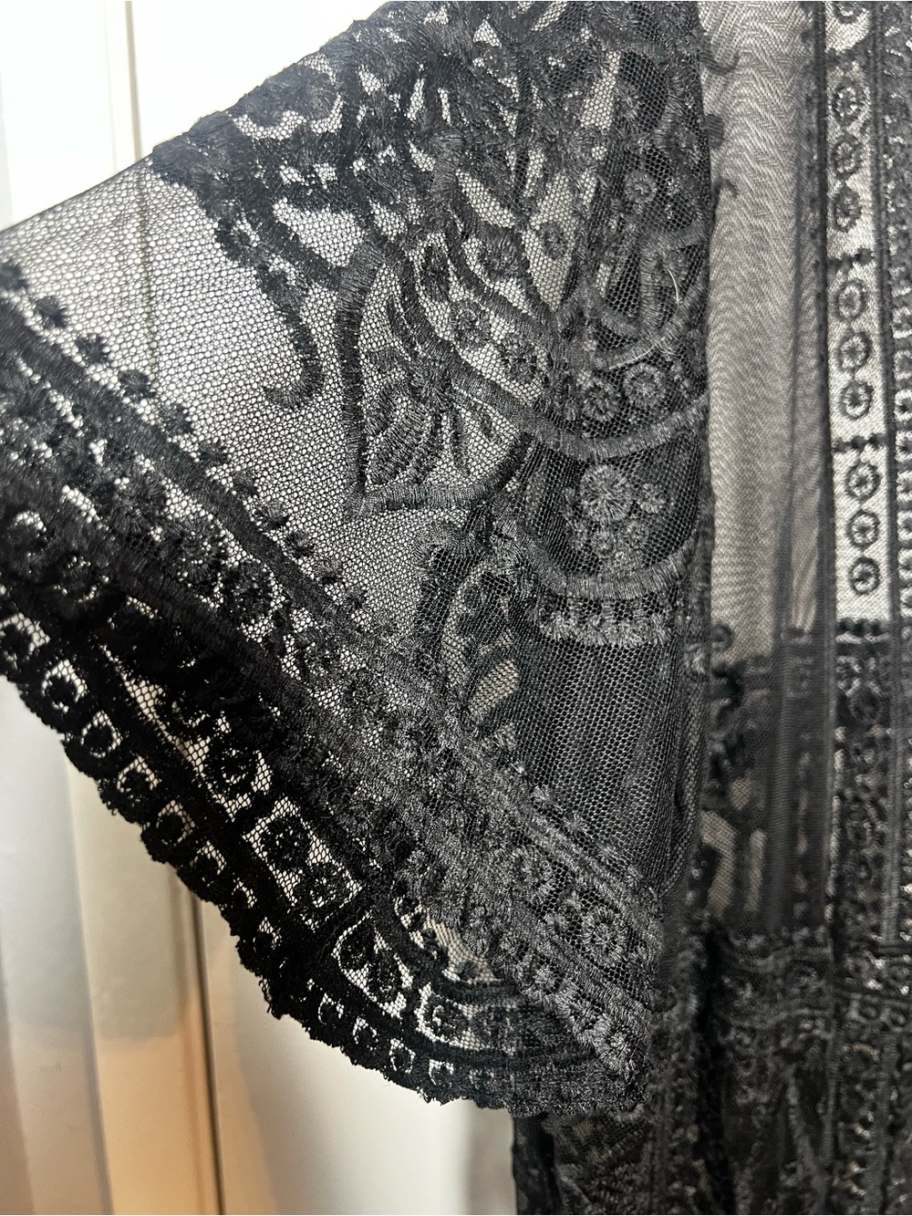 Coco & Shay black sheer lace duster cardigan, size 2XL/3XL. Pre-owned. Features - Picture 5 of 7